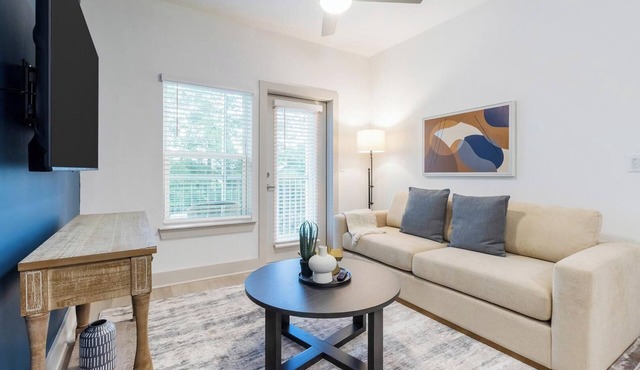 Landing | Beautiful 2BD, Gym, Yoga Studio