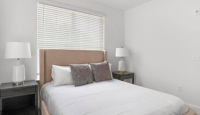 Landing | Beautiful 1BD, Gym, Pool