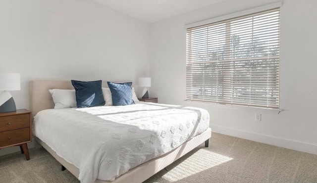 Landing | Beautiful 1BD, Clubhouse, Pool