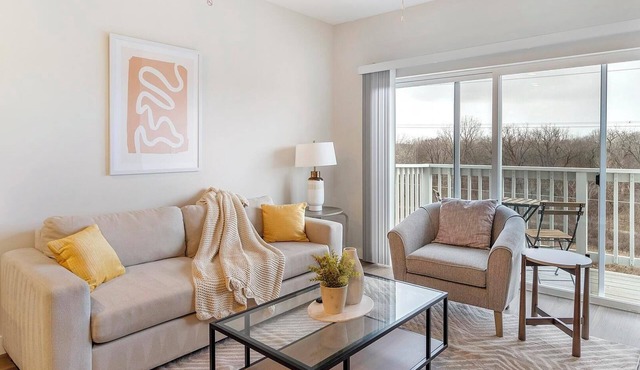 Landing | Beautiful 1BD, Clubhouse, Pool