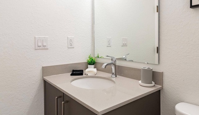 Landing | Beautiful 1BD, Courtyard, Clubhouse