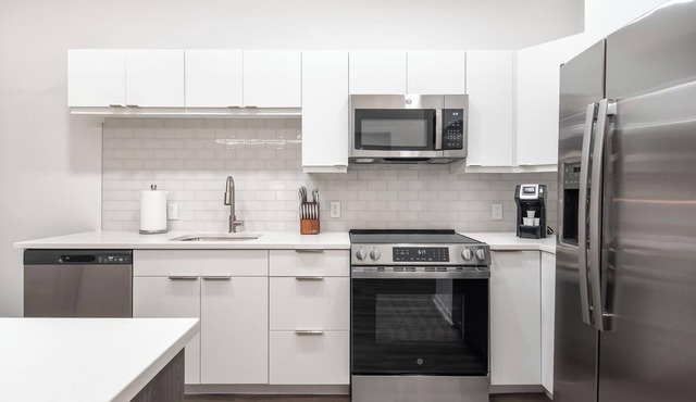 Landing | Beautiful 1BD, Gym, Game Room