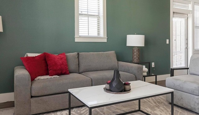Landing | Beautiful 1BD, Pool, Clubhouse
