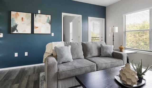 Landing | Beautiful 1BD, Clubhouse, Pool