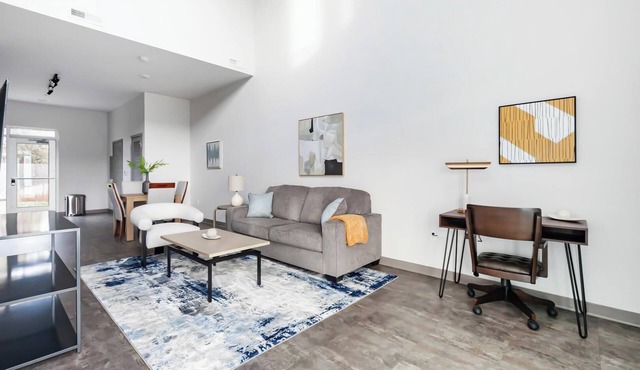 Landing | Beautiful 1BD, Courtyard