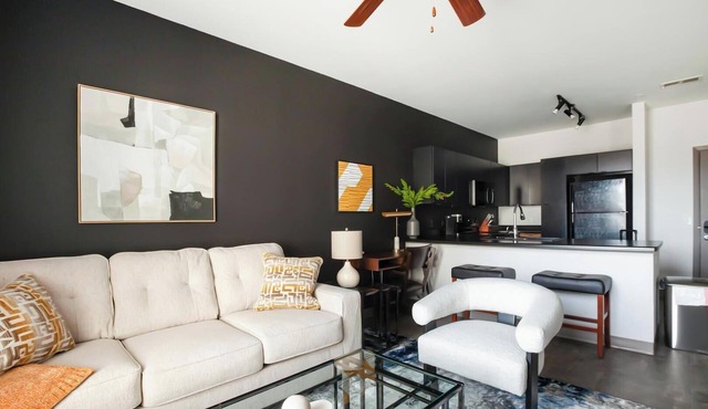 Landing | Beautiful 1BD, Courtyard