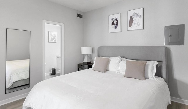 Landing | Beautiful 1BD, Gym, Courtyard