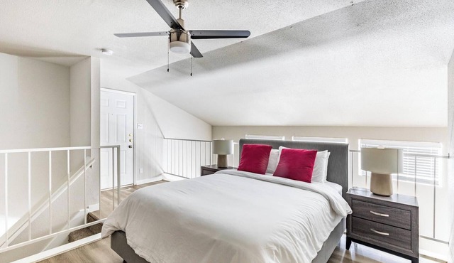 Landing | Beautiful 1BD, Courtyard, Pool