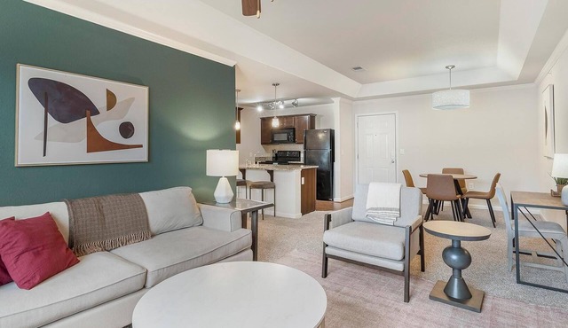 Landing | Beautiful 1BD, Courtyard, Pool