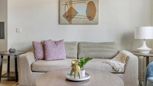 Landing Beautiful 1BD Clubhouse Yoga Studio