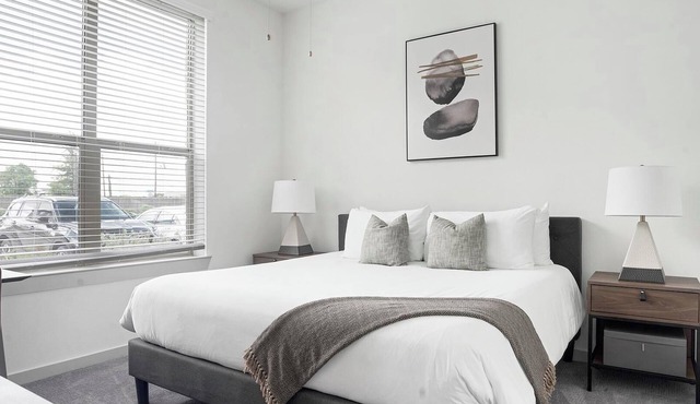 Landing | Beautiful 1BD, Gym, Pool