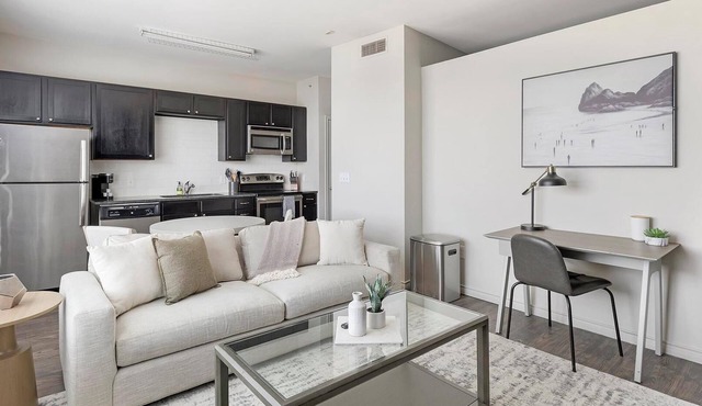 Landing | Beautiful 1BD, Gym, Pool