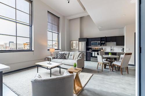 Landing Beautiful 1BD Gym