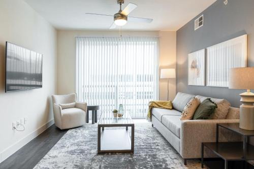 Landing Beautiful 1BD Gym