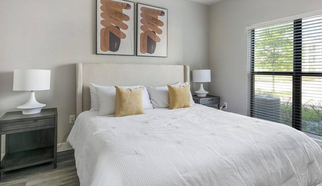 Landing | Beautiful 1BD, Gym, Pool