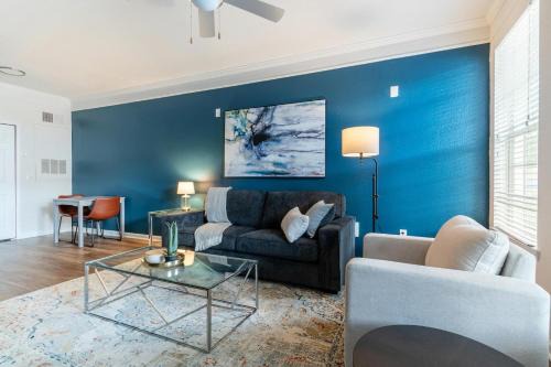 Landing Beautiful 1BD Gym Pool