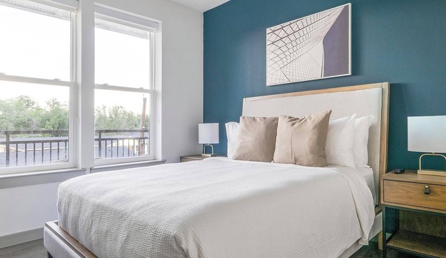 Landing | Beautiful 1BD, Pool, Rooftop Lounge