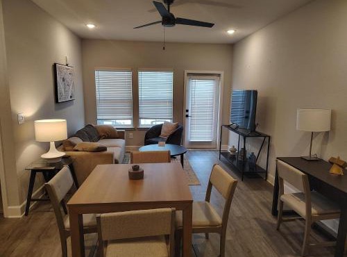 Landing Beautiful 1BD Pool Gym