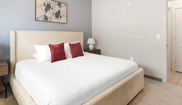 Landing | Beautiful 1BD, Rooftop Lounge, Pool