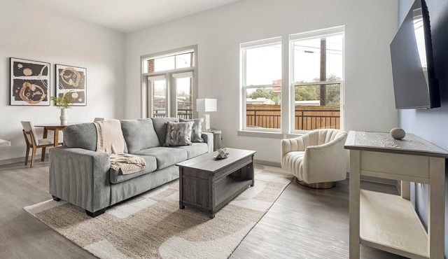 Landing | Beautiful 1BD, Rooftop Lounge, Pool