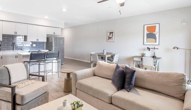 Landing | Beautiful 1BD, Rooftop Lounge, Pool