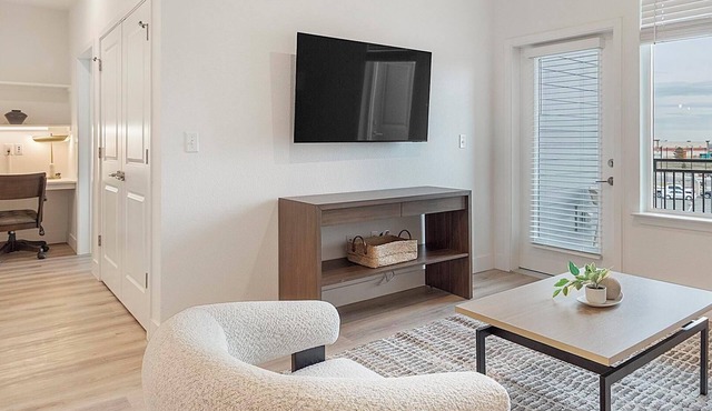 Landing | Beautiful 1BD, Gym, Clubhouse