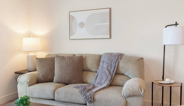 Landing | Beautiful 1BD, Gym, Clubhouse