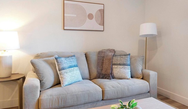 Landing | Beautiful 1BD, Clubhouse, Gym