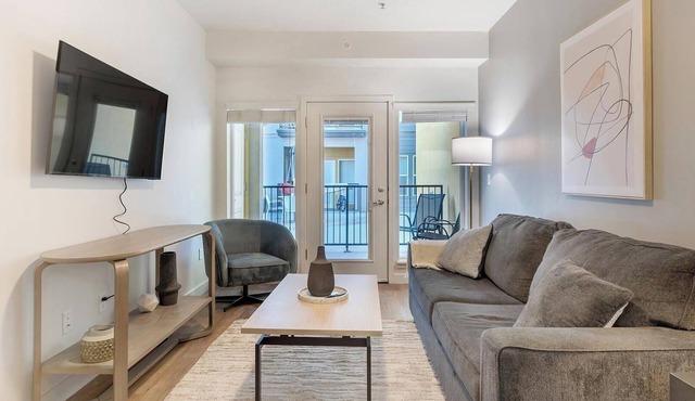 Landing | Beautiful 1BD, Gym, Pool