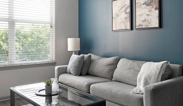 Landing | Beautiful 1BD, Gym, Pool