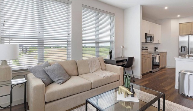 Landing | Beautiful 1BD, Gym, Pool