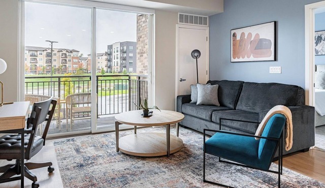Landing | Beautiful 2BD, Gym, Pool
