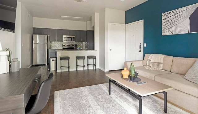 Landing | Beautiful 2BD, Pool, Clubhouse
