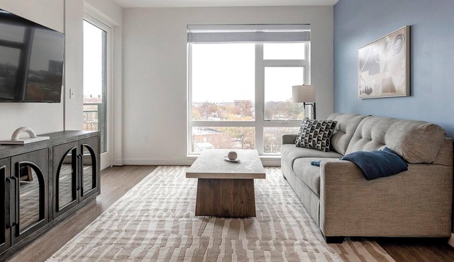 Landing | Beautiful 2BD, Clubhouse, Gym