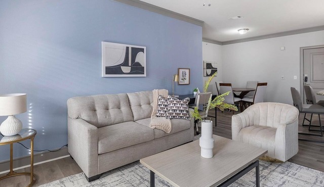 Landing | Beautiful 2BD, Clubhouse, Pool