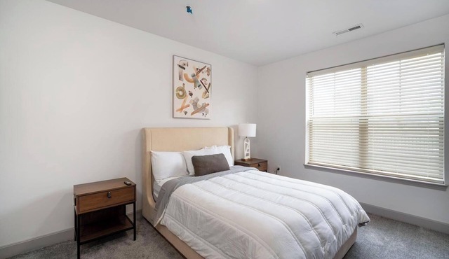 Landing | Beautiful 2BD, Gym, Pool
