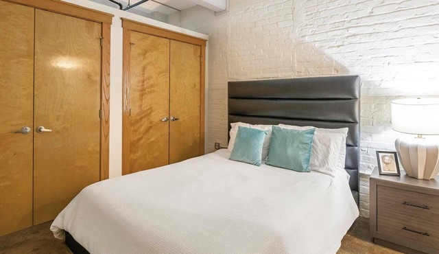 Landing | Beautiful 2BD, Gym, Pool