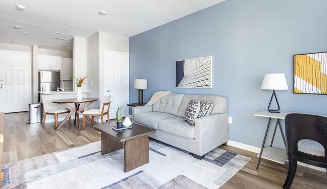 Landing | Beautiful 2BD, Clubhouse, Pool