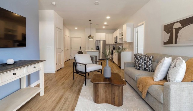 Landing | Beautiful 2BD, Clubhouse, Gym