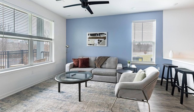 Landing | Beautiful 2BD, Courtyard, Clubhouse