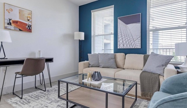 Landing | Beautiful 2BD, Gym, Pool