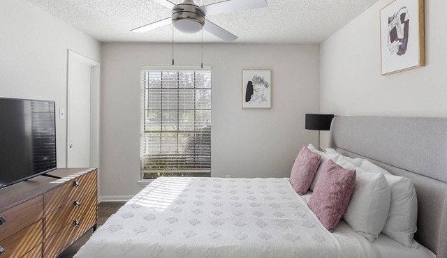 Landing | Beautiful 2BD, Gym, Courtyard