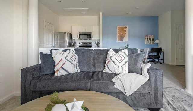Landing | Beautiful 2BD, Gym