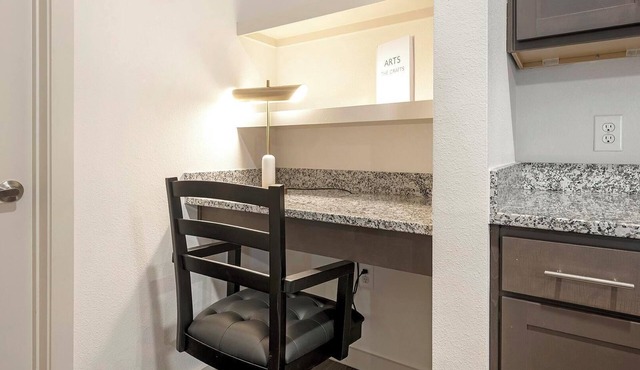 Landing | Beautiful 2BD, Gym, Game Room