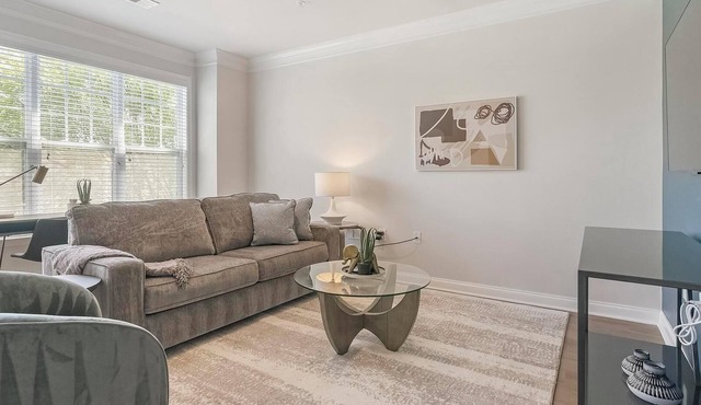 Landing | Beautiful 2BD, Gym, Pool