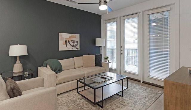 Landing | Beautiful 2BD, Pool, Gym