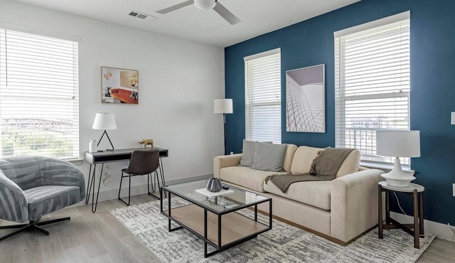 Landing | Beautiful 2BD, Pool, Gym