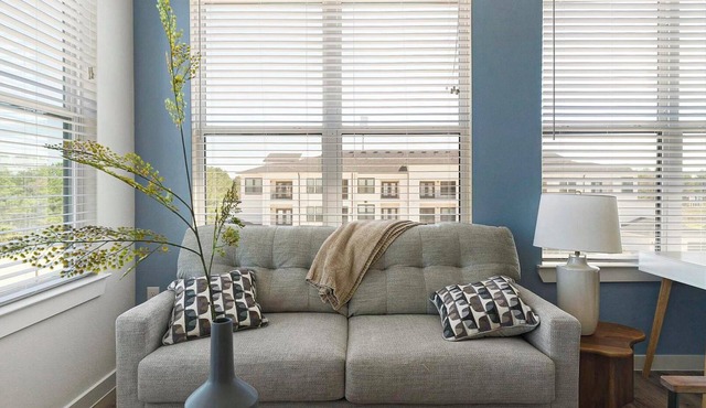 Landing | Beautiful 2BD, Pool, Clubhouse