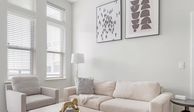 Landing | Beautiful 2BD, Pool, Gym