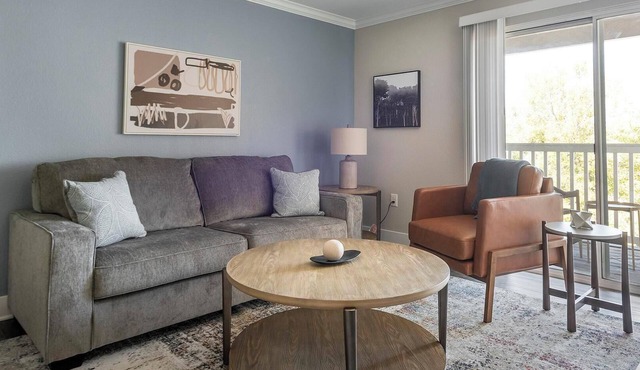 Landing | Beautiful 2BD, Pool, Clubhouse